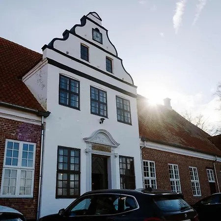 Отель Estrup Hovedgaard *