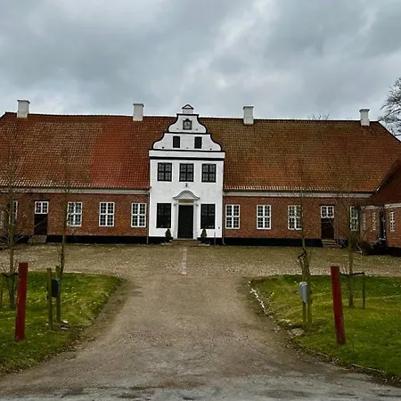 Estrup Hovedgaard Vejen
