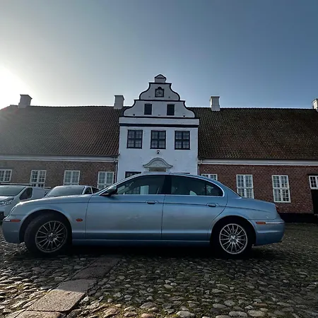 Estrup Hovedgaard Hotel