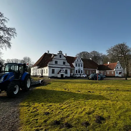 Estrup Hovedgaard * Vejen