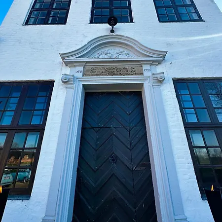 Estrup Hovedgaard Hotel *