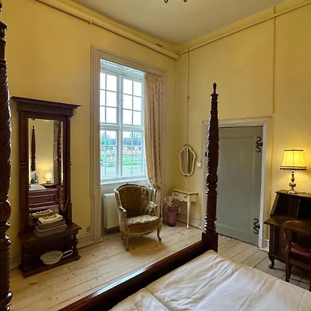Estrup Hovedgaard Hotel *